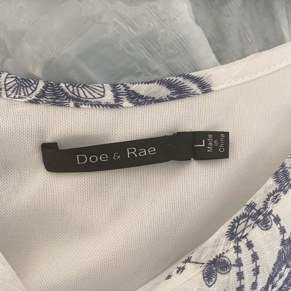 Woman’s Patterned Cold Shoulder Blouse. Size Larg… - image 3